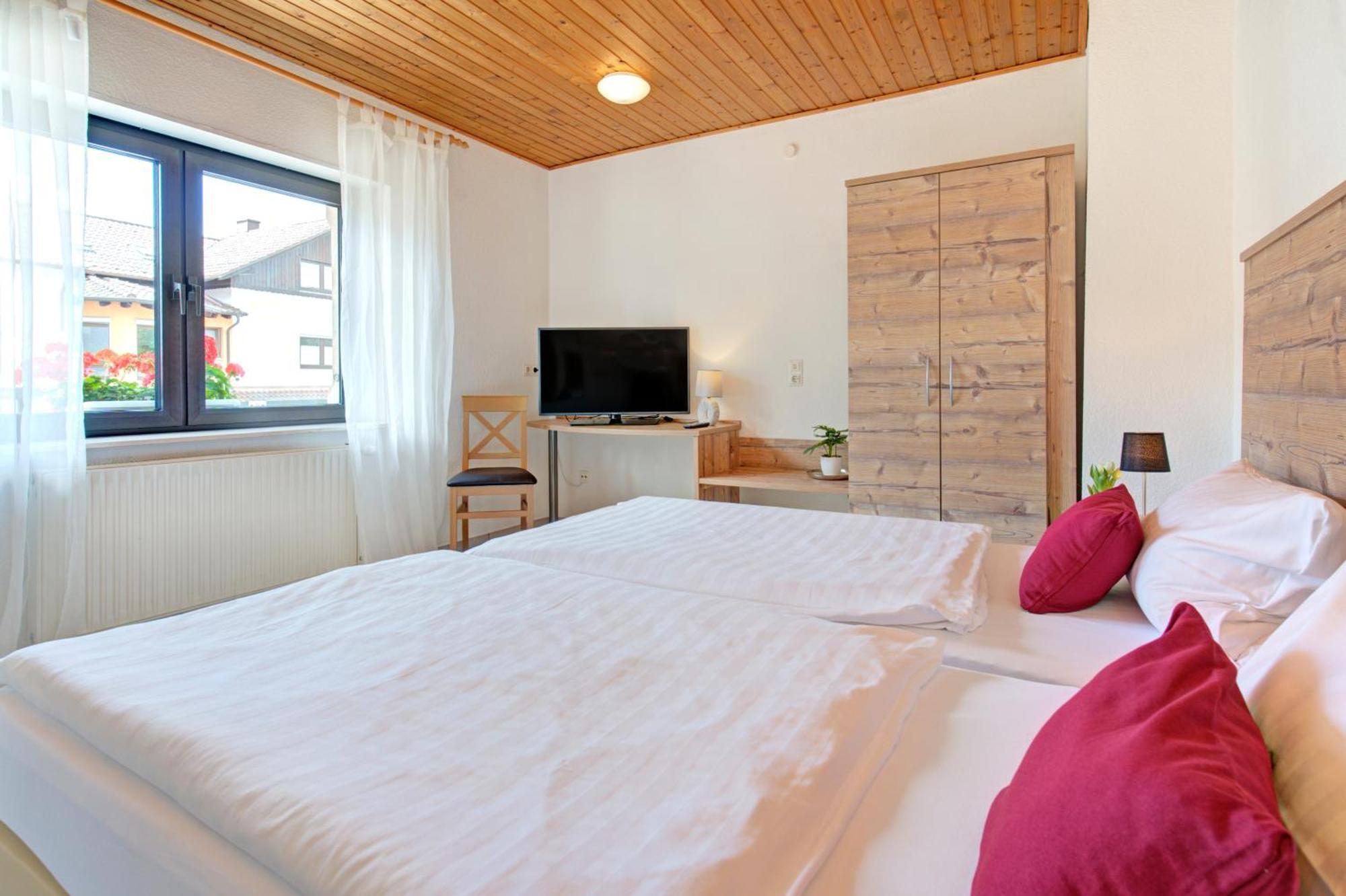 באן Apartment Landhotel Zum Storchennest מראה חיצוני תמונה